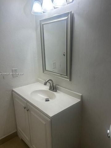 10395 N Kendall Drive V4, Miami, FL 33176