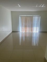10395 N Kendall Drive V4, Miami, FL 33176
