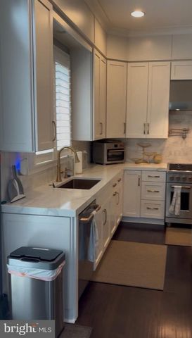 2324 N QUEBEC ST, Arlington, VA 22207