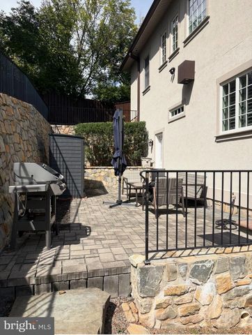 2324 N QUEBEC ST, Arlington, VA 22207