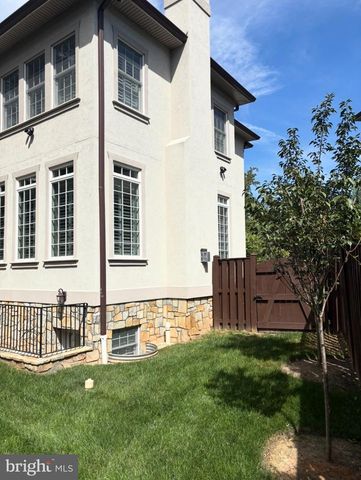 2324 N QUEBEC ST, Arlington, VA 22207