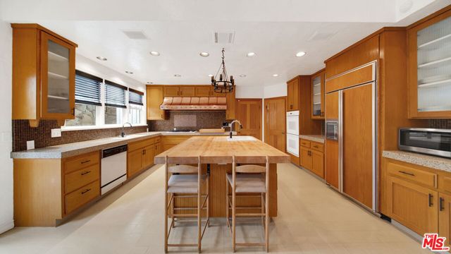 2312 Kimridge Road, Beverly Hills, CA 90210