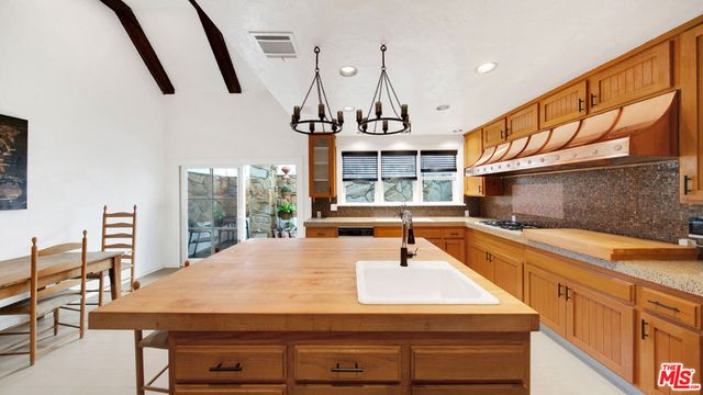 2312 Kimridge Road, Beverly Hills, CA 90210