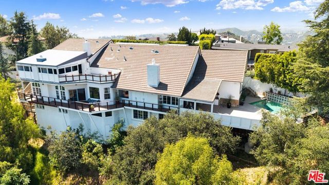 2312 Kimridge Road, Beverly Hills, CA 90210