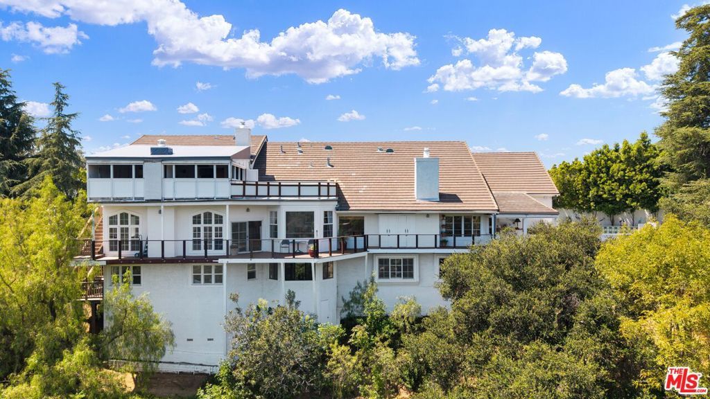 2312 Kimridge Road, Beverly Hills, CA 90210