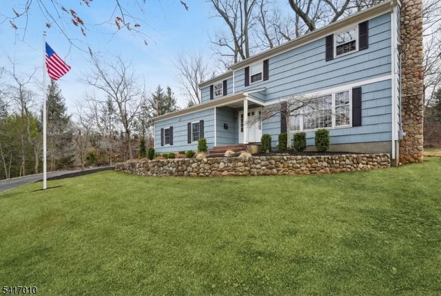 209 E Cedar St, Livingston Twp., NJ 07039