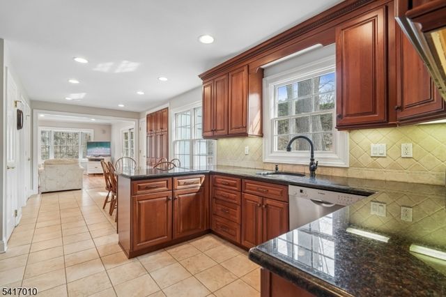 209 E Cedar St, Livingston Twp., NJ 07039