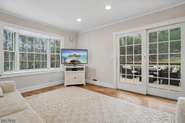 209 E Cedar St, Livingston Twp., NJ 07039