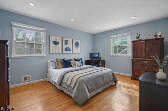 209 E Cedar St, Livingston Twp., NJ 07039