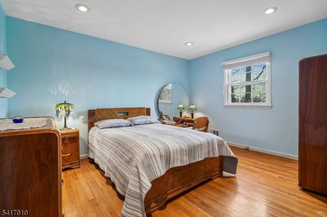 209 E Cedar St, Livingston Twp., NJ 07039