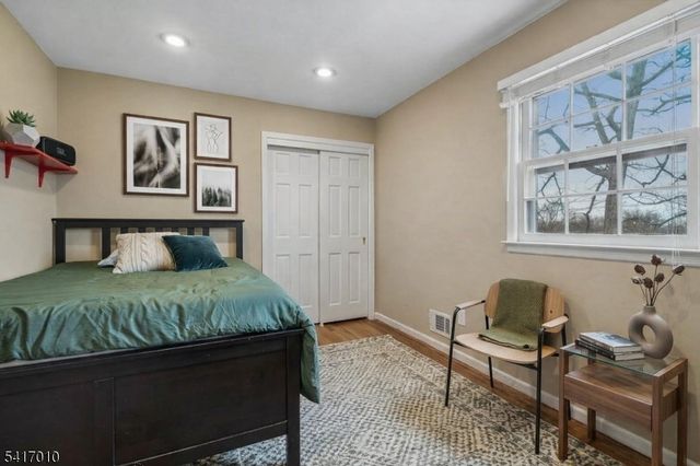 209 E Cedar St, Livingston Twp., NJ 07039