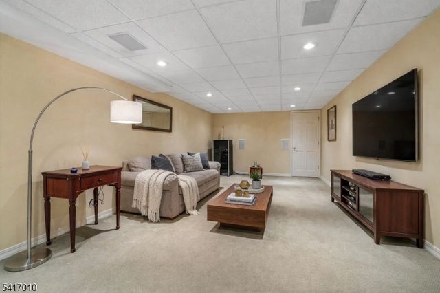 209 E Cedar St, Livingston Twp., NJ 07039