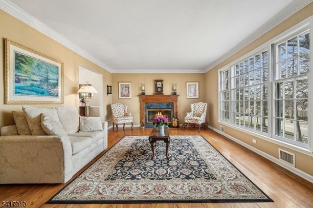 209 E Cedar St, Livingston Twp., NJ 07039