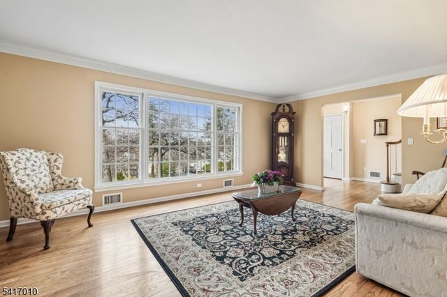 209 E Cedar St, Livingston Twp., NJ 07039