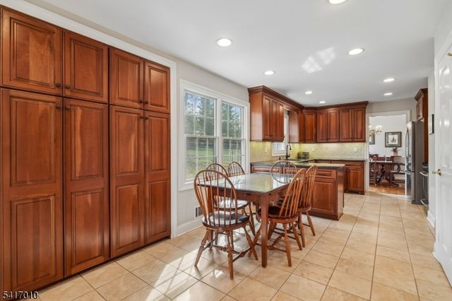 209 E Cedar St, Livingston Twp., NJ 07039