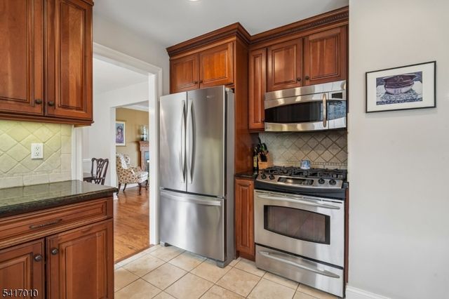 209 E Cedar St, Livingston Twp., NJ 07039