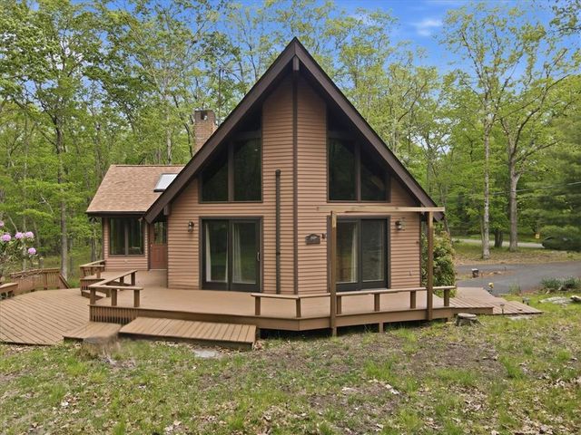 1517 Deer Run, Lehman Twp, PA 18324