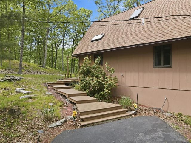 1517 Deer Run, Lehman Twp, PA 18324