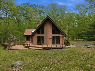 1517 Deer Run, Lehman Twp, PA 18324