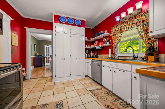 7265 Naguib Amin Street, Hickory, NC 28602