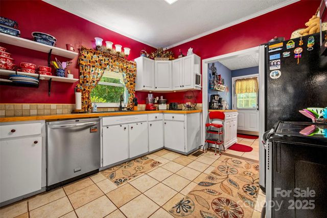 7265 Naguib Amin Street, Hickory, NC 28602