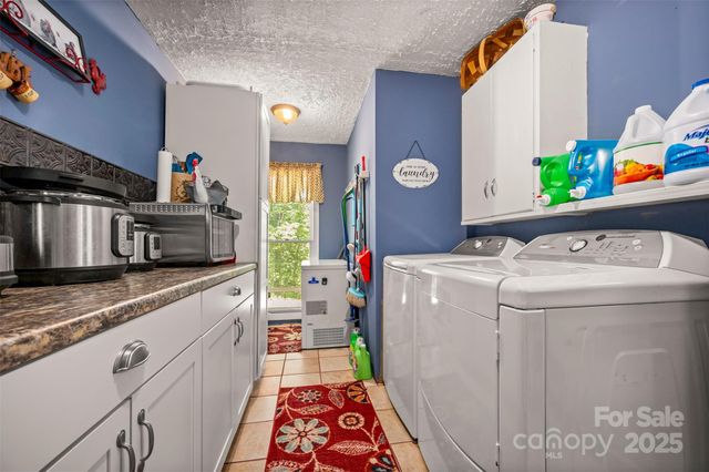 7265 Naguib Amin Street, Hickory, NC 28602