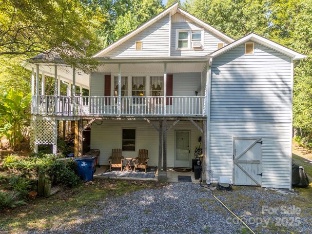 7265 Naguib Amin Street, Hickory, NC 28602