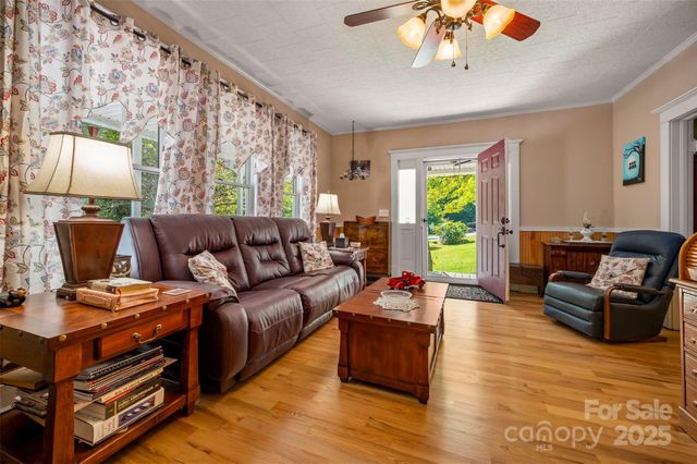 7265 Naguib Amin Street, Hickory, NC 28602