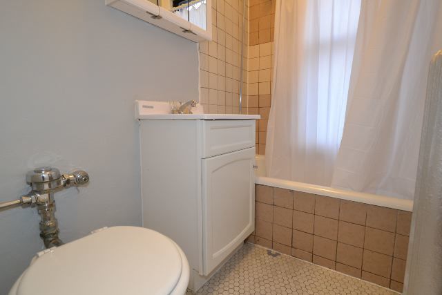 4602 N Beacon Street 2B, Chicago, IL 60640
