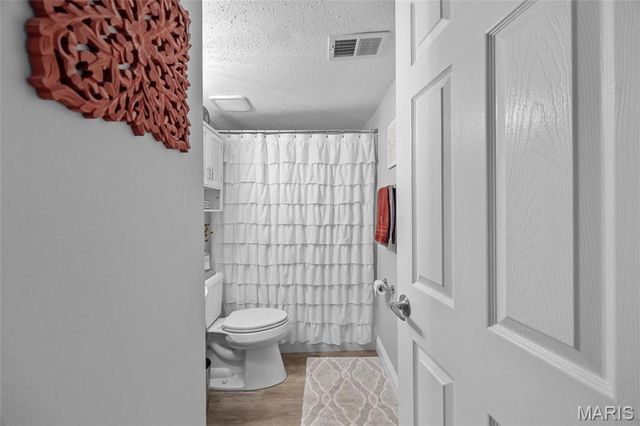 2800 Blackforest Drive D, Oakville, MO 63129