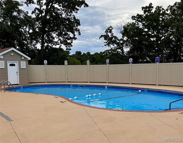 2800 Blackforest Drive D, Oakville, MO 63129