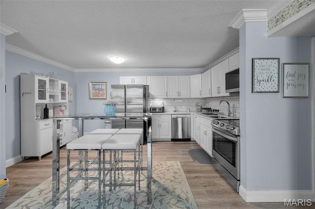 2800 Blackforest Drive D, Oakville, MO 63129