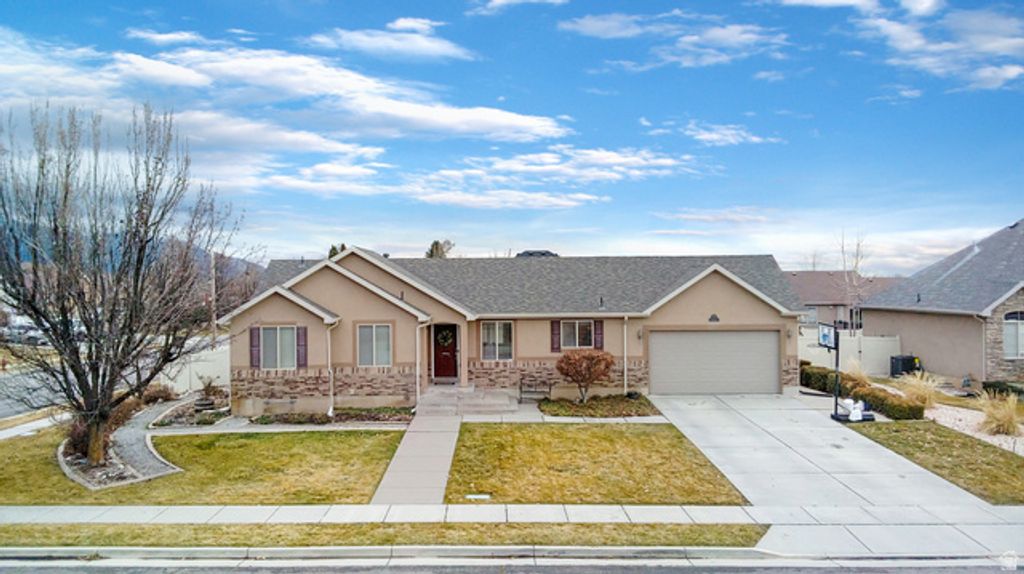 185 E 2100 N, North Ogden, UT 84414