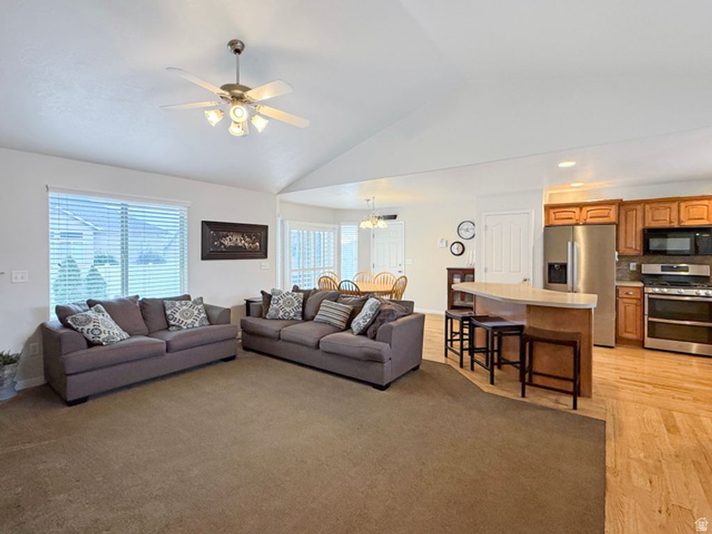 Image 2 of property listing at 185 E 2100 N, North Ogden, UT 84414