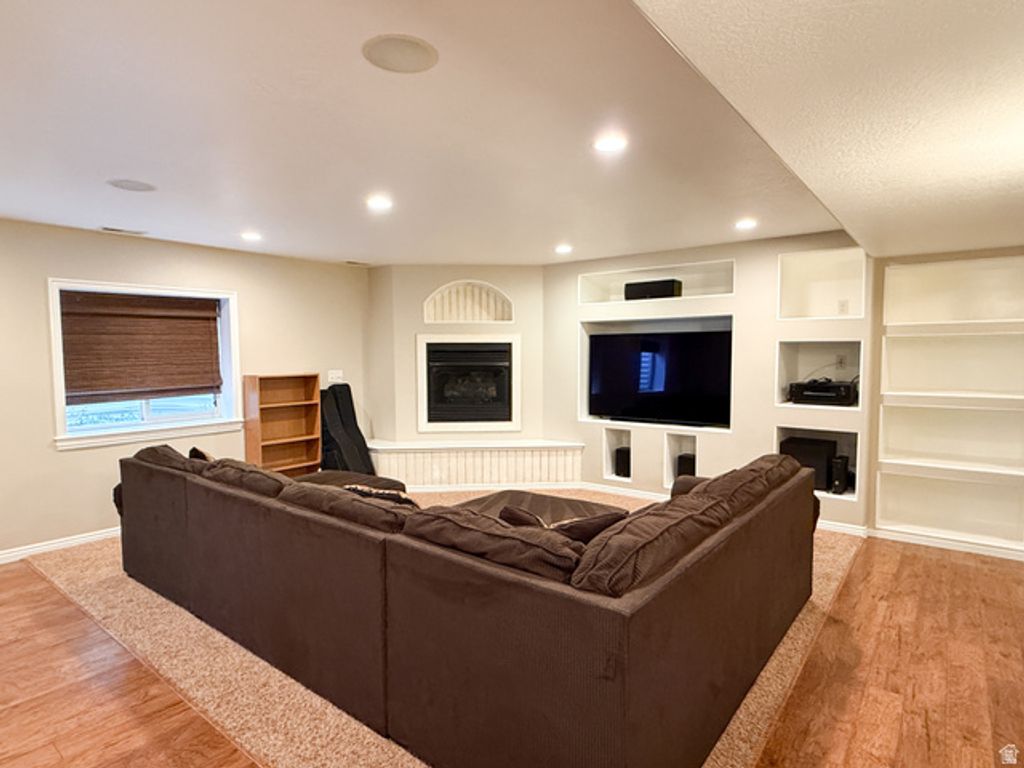 Image 16 of property listing at 185 E 2100 N, North Ogden, UT 84414