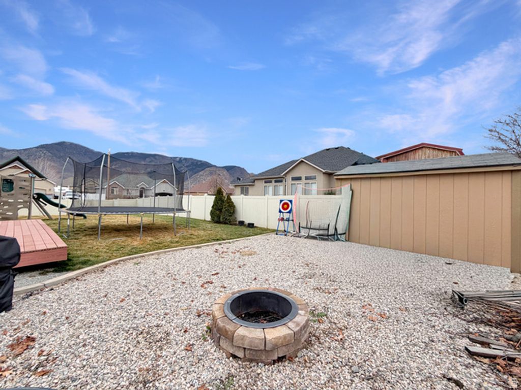Image 23 of property listing at 185 E 2100 N, North Ogden, UT 84414