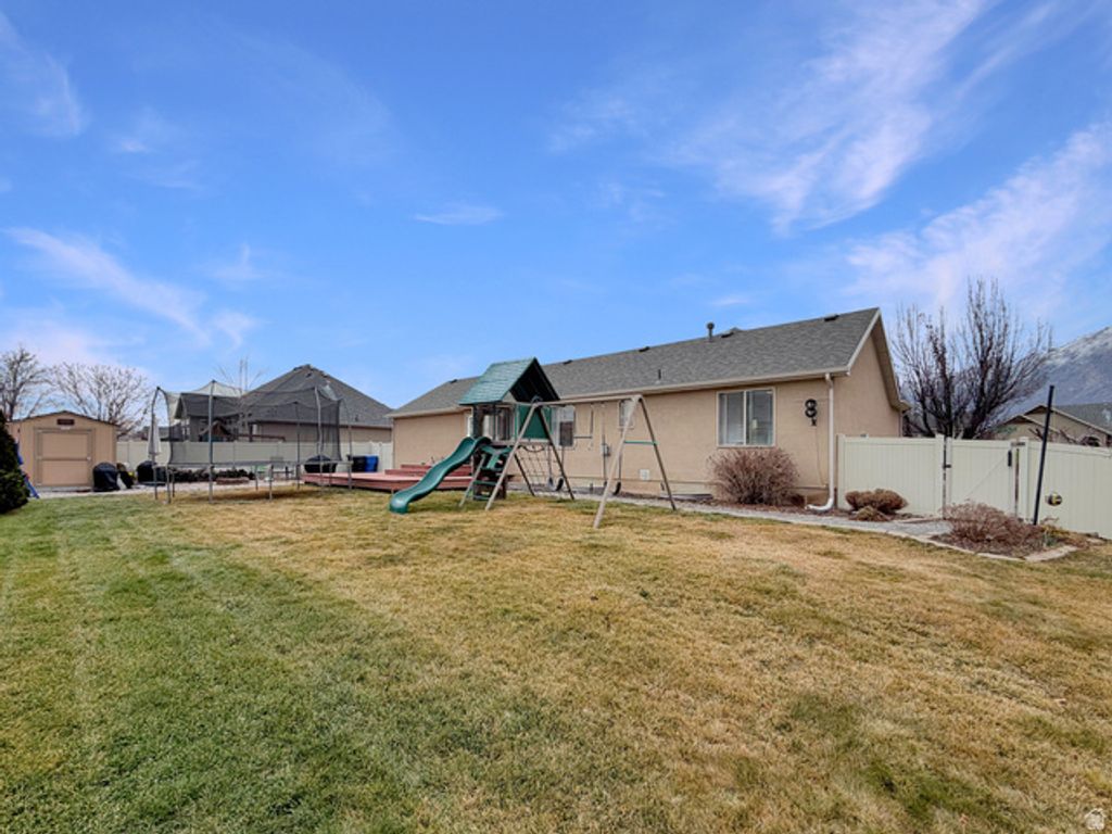 Image 24 of property listing at 185 E 2100 N, North Ogden, UT 84414