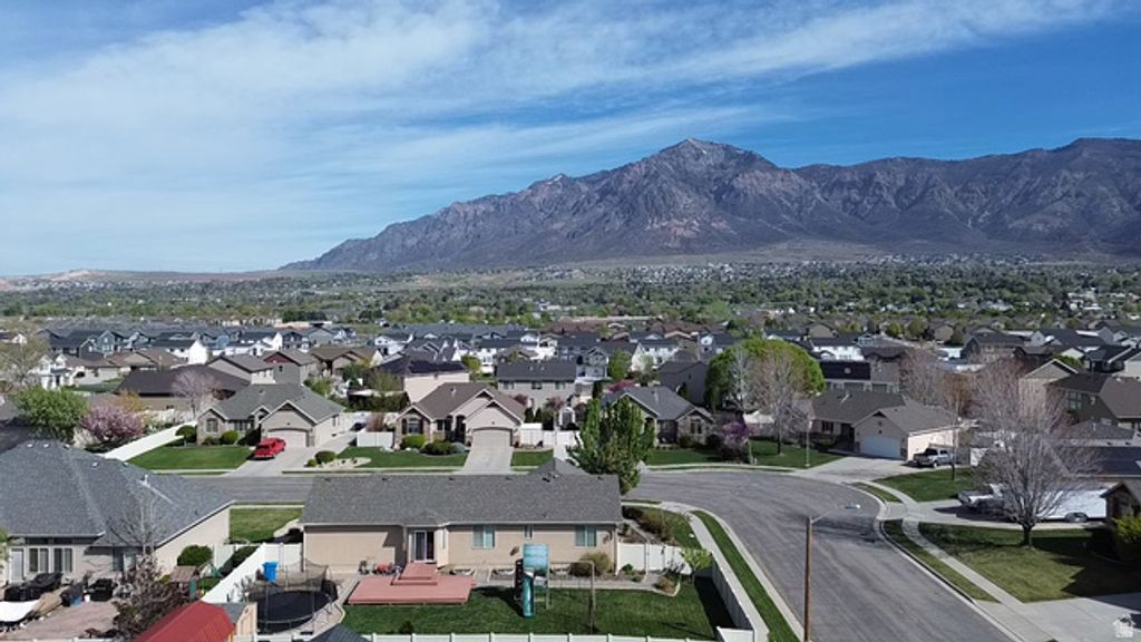 Image 27 of property listing at 185 E 2100 N, North Ogden, UT 84414