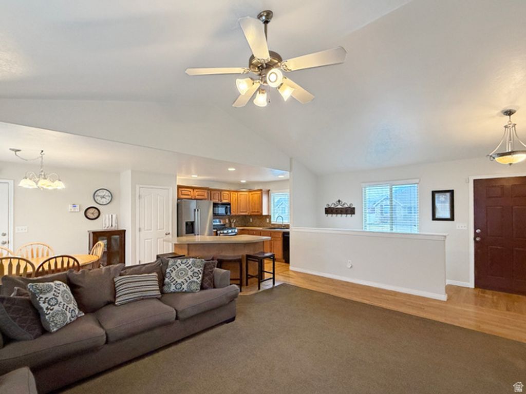 Image 4 of property listing at 185 E 2100 N, North Ogden, UT 84414