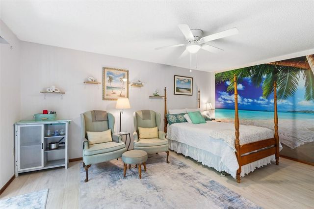 2070 59TH STREET, Sarasota, FL 34243