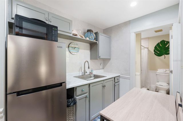 2070 59TH STREET, Sarasota, FL 34243