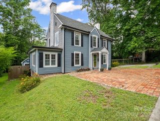 321 Ehringhaus Street, Hendersonville, NC 28739