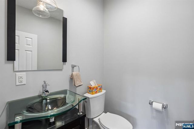 1062 Evergreen Court, New Milford, NJ 07646