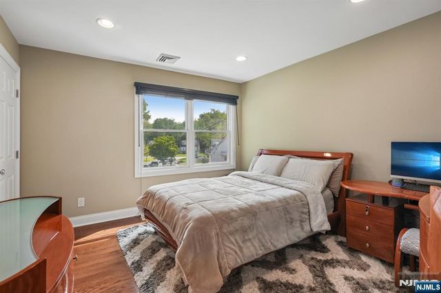 1062 Evergreen Court, New Milford, NJ 07646