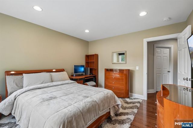 1062 Evergreen Court, New Milford, NJ 07646