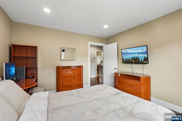 1062 Evergreen Court, New Milford, NJ 07646