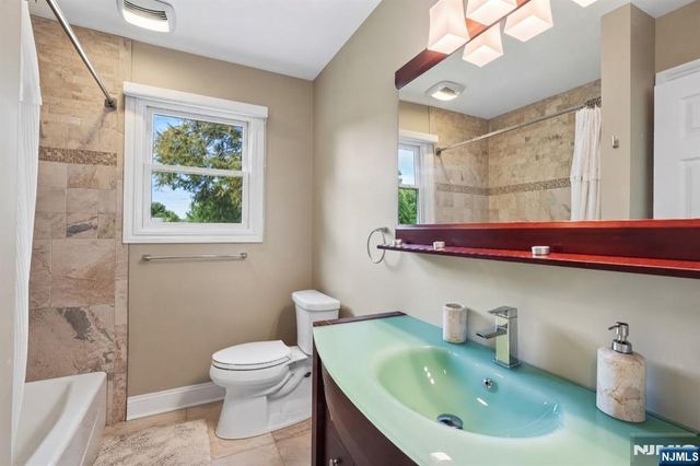 1062 Evergreen Court, New Milford, NJ 07646