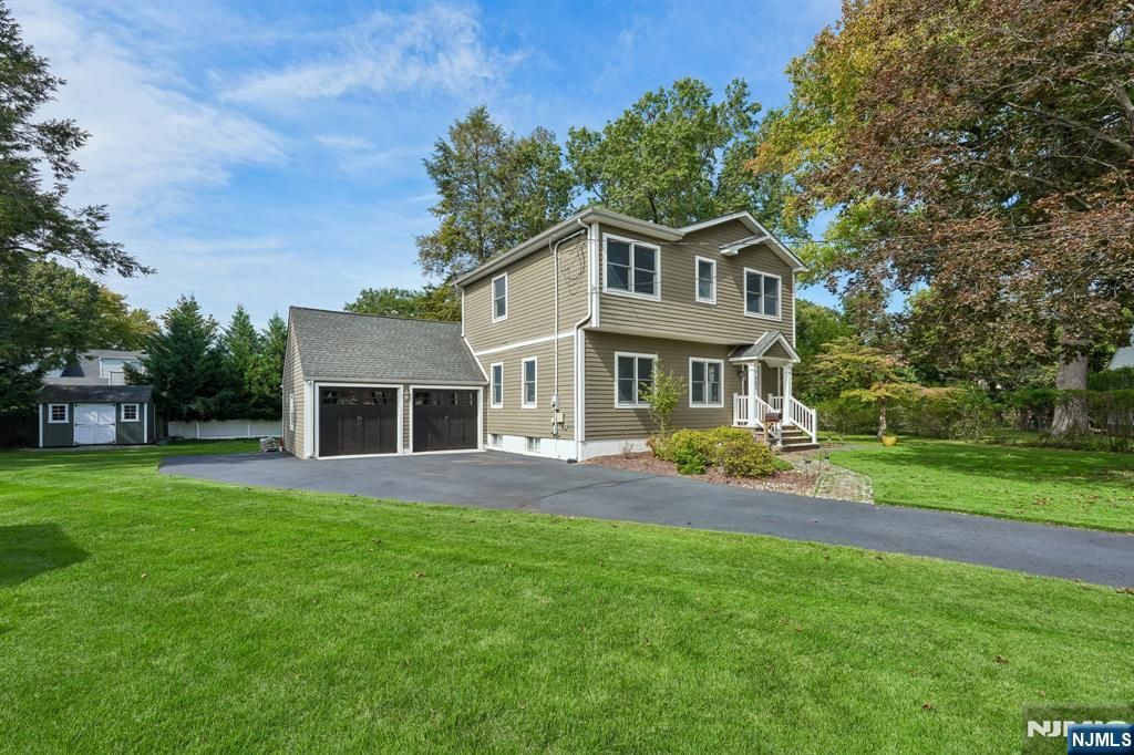 1062 Evergreen Court, New Milford, NJ 07646
