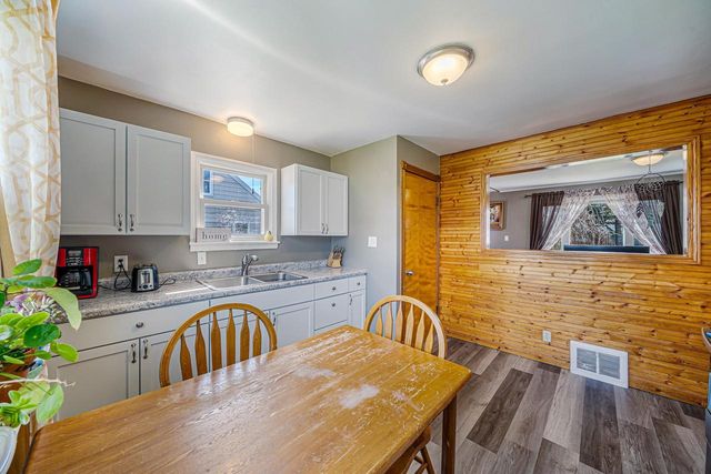 824 ZEMLOCK AVENUE, Neenah, WI 54956