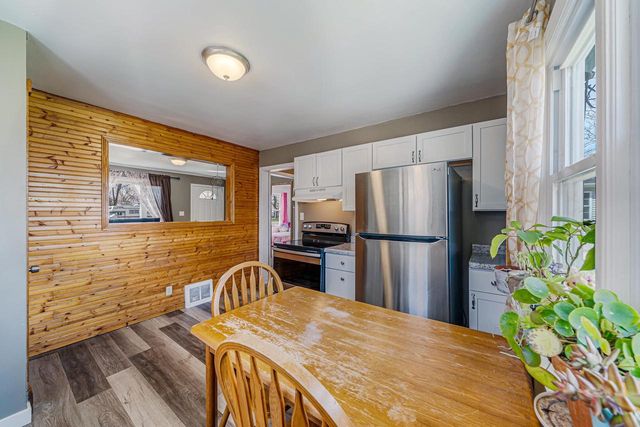824 ZEMLOCK AVENUE, Neenah, WI 54956